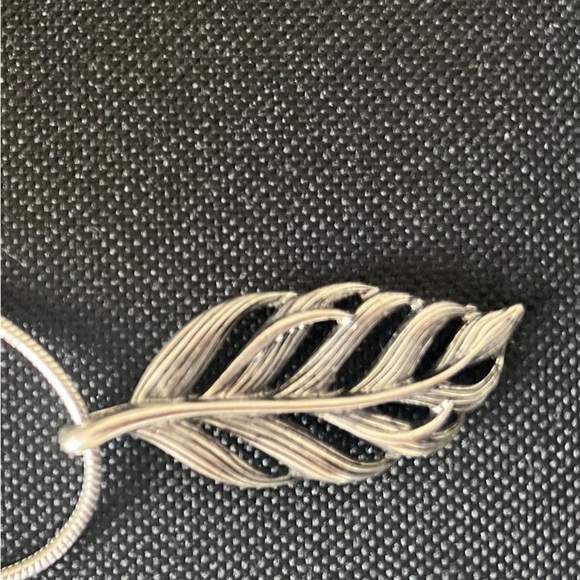 Leaf Pendant Necklace and Earrings Set - Picture 3 of 3